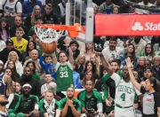 开云体育-关于独行侠完胜步行者，恩比德刷新纪录的信息