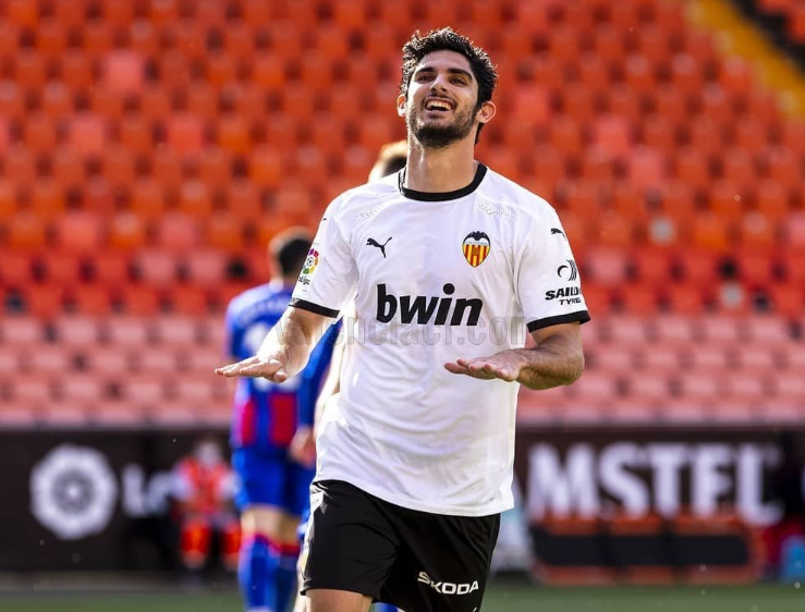 球队精神饱满！瓦伦西亚奋力奋战