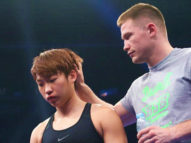 新加坡代表团在拳击比赛中夺魁