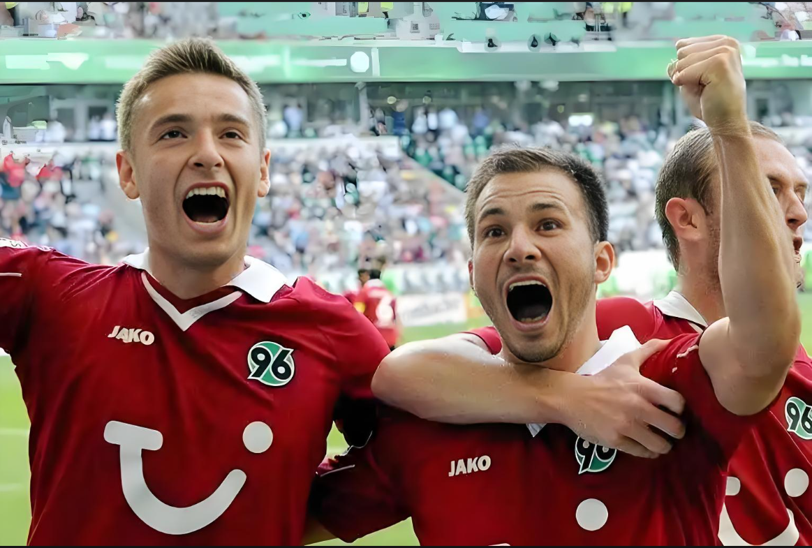 沙尔克04告捷,击败对手夺冠 沙尔克04告捷,击败对手夺冠