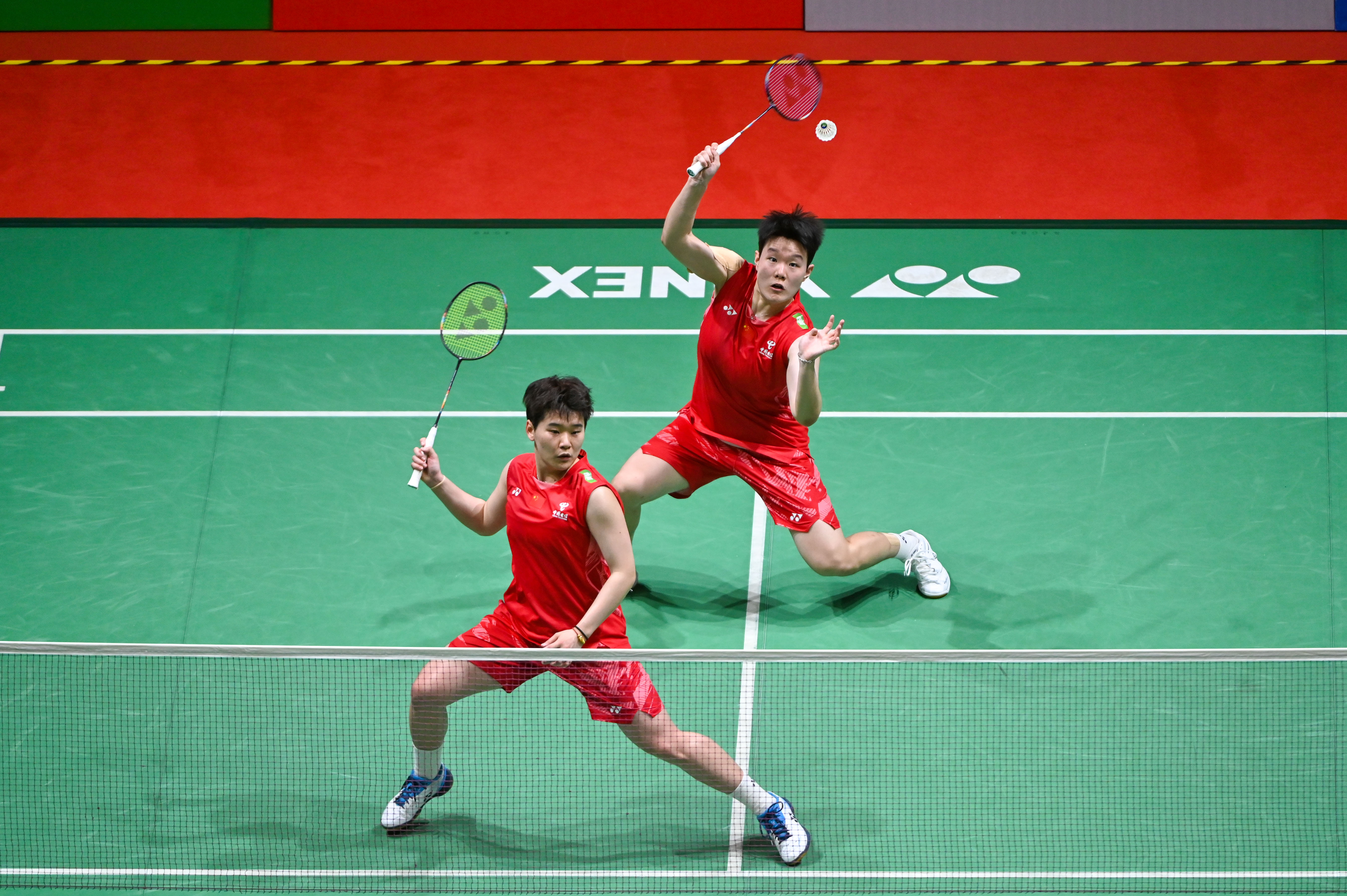 包含马来西亚羽毛球队险胜日本羽毛球队，陶菲克关键制胜的词条