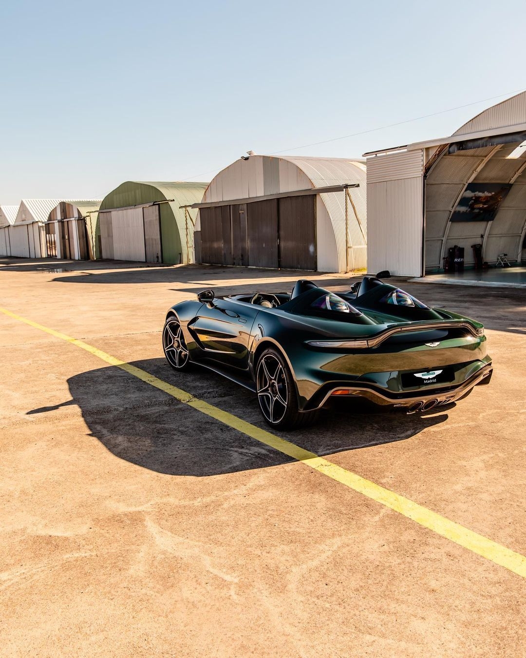 阿斯顿马丁碾压威廉姆斯，佩雷兹高光表现